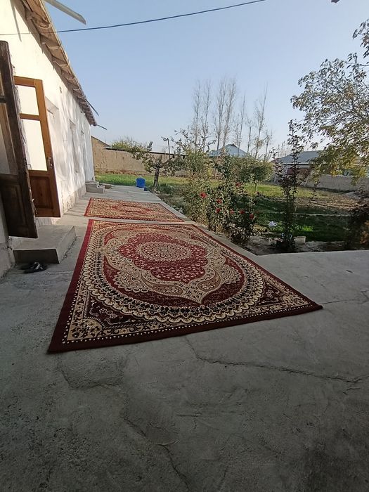Dubayski gilamlar sotiladi ikkta bor 1.3.470 2/.3.x3.70m ishlatilmagan