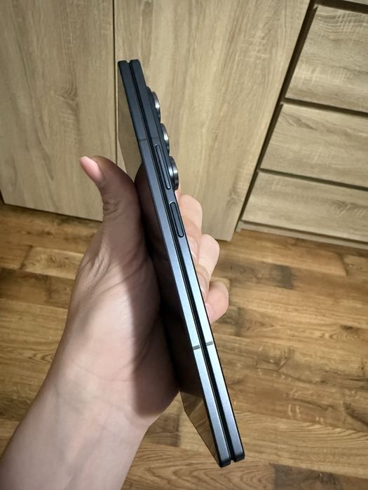 Samsung Galaxy Fold 7 256GB – с документи и гаранция, батерия 100%