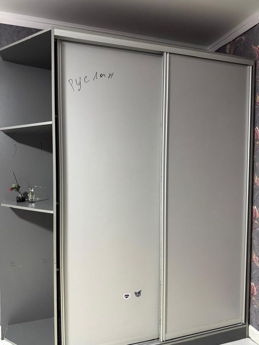 Продам 2 шкафа одинаковые