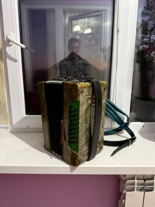 Продам Гармонь Восток