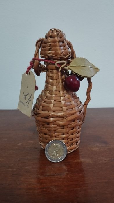 Антикварна стъклена дамаджана