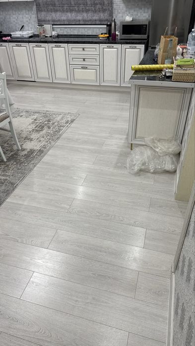 Продам ламинат  в отличном состояний