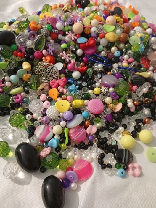 Бусы разные 2000тенге