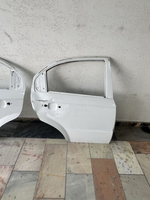 Nexia 3 orqa eshiklar sotiladi chap va ǒng