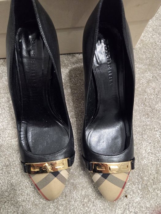 Оригинални обувки Burberry