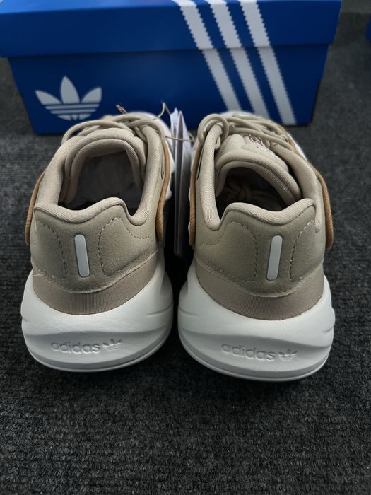 Adidas Ozelia bej crem noi mărimea 38