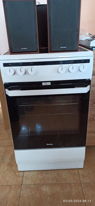 Електрическа печка Amica 58CE2.30P(W) със стъклокерамичен плот
