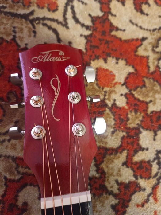 Продам гитару 41 размер цена 25000