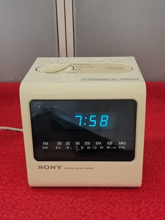 Radio SONY ICF-C11W Digi Cube