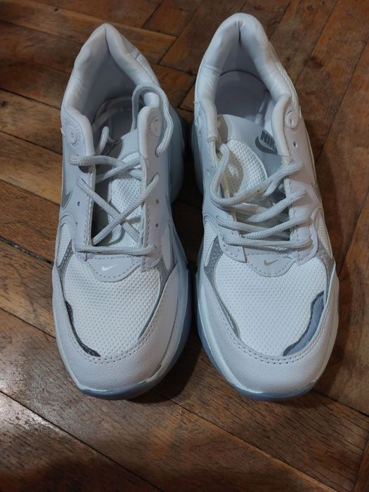 Бели маратонки nike