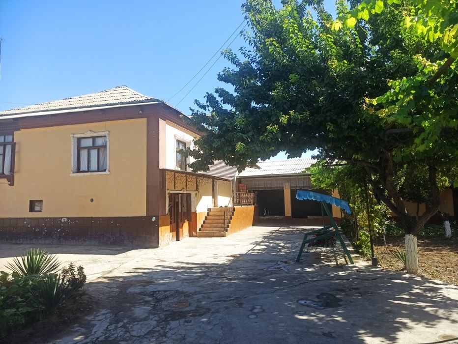 Чиноздан уй сотлади