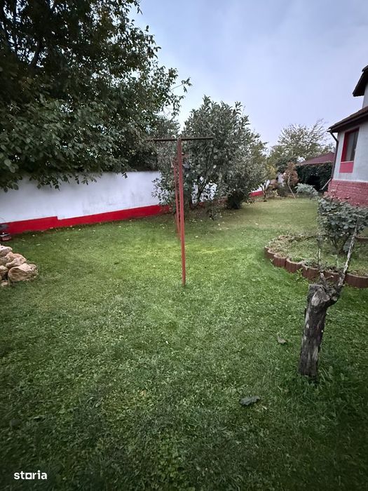 Proprietar vand locuință si teren