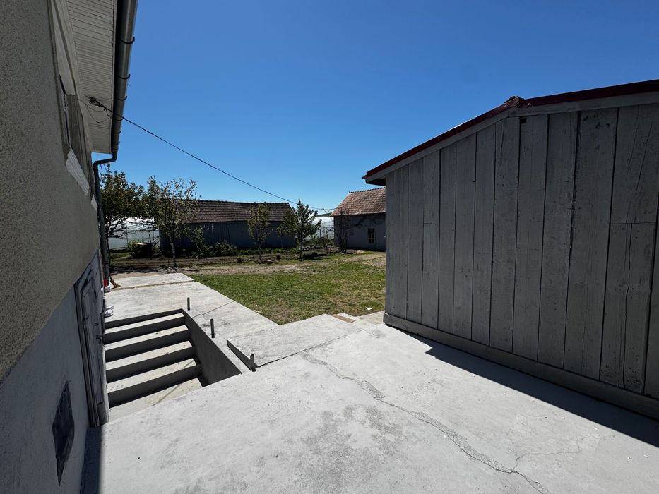De vanzare in Tritenii-Hotar  Casa 161 mp + Teren 26,70 ar