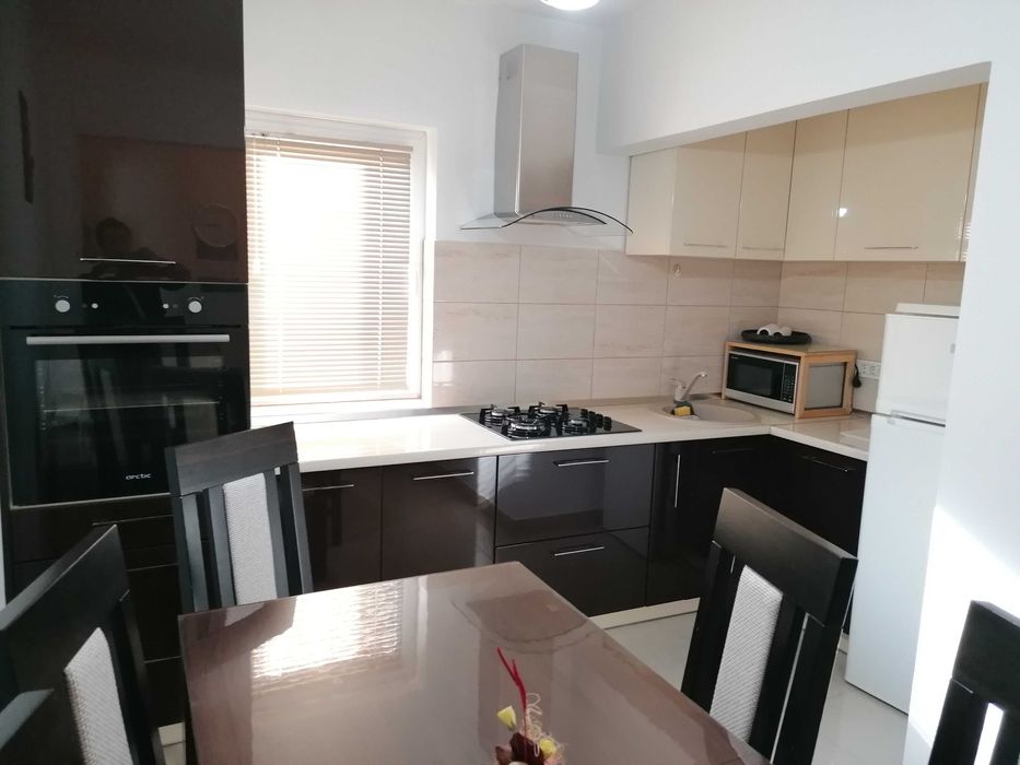 Închiriez apartament