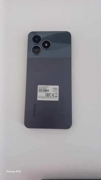 Realmi телефон..