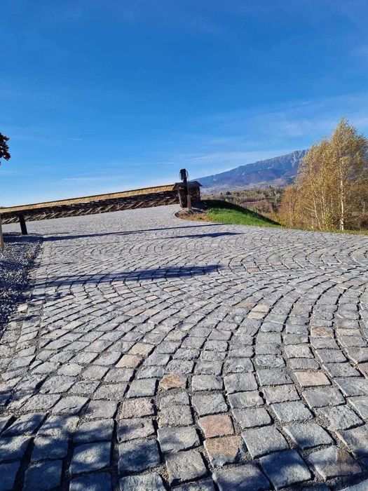 Montaj piatră cubică colorată | Pavaje rezistente