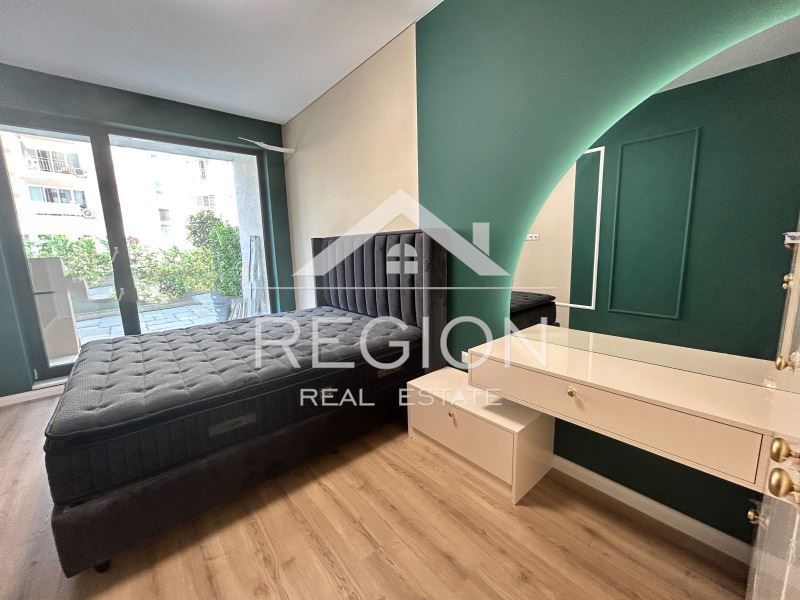 Дава се под наем Двустаен апартамент в к.к. Св.Св. Константин и Елена - 81 кв.м за 950 € - Снимка #1