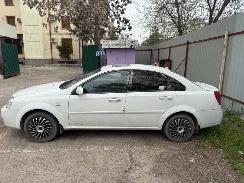 Продается Lacetti 2012 года  1.6 мотор