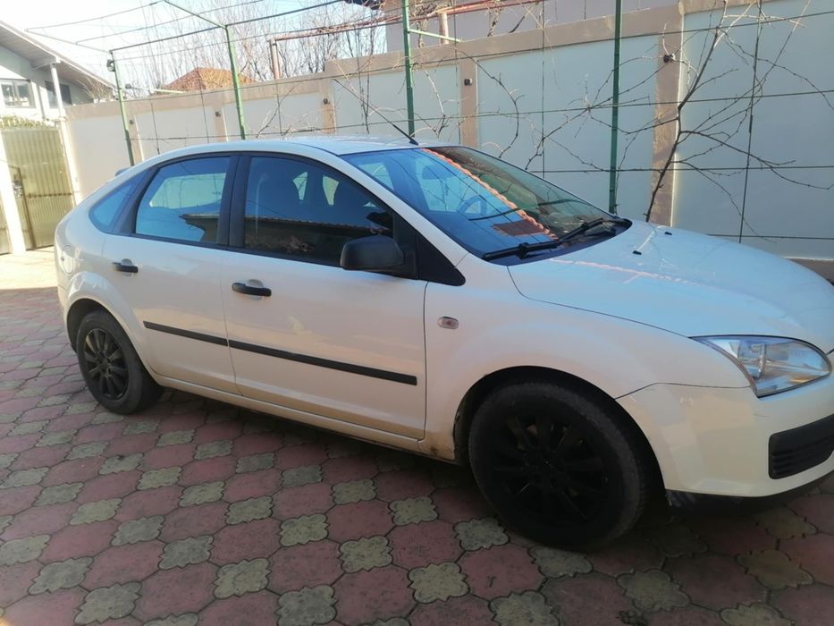Vând Ford Focus 1.4 benzină.