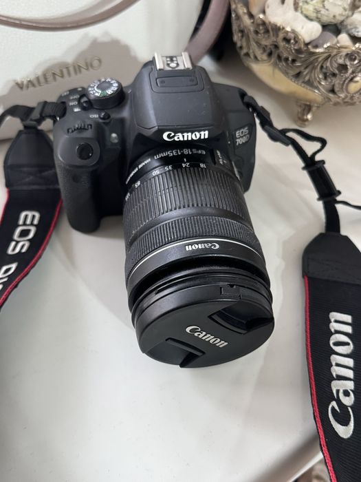 Canon 700d - зеркальная камера, б/у.