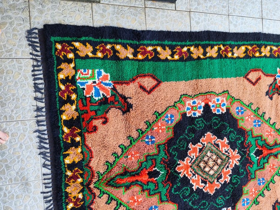 Дебел,вълнен килим