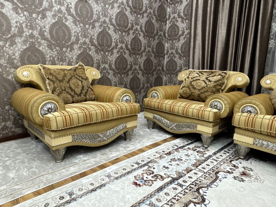 Продам диван два кресла б/у 150000  Алматы