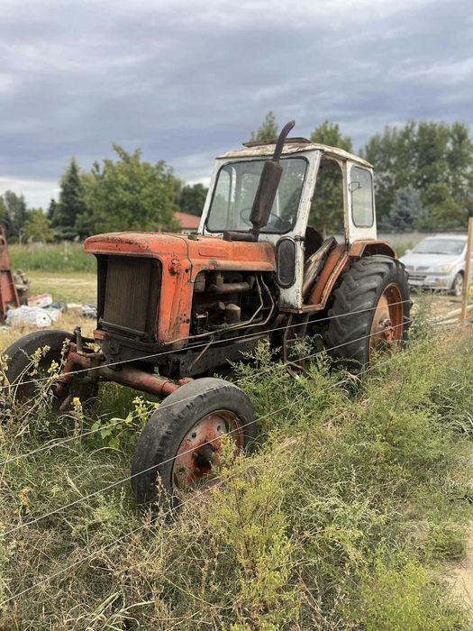 Продавам трактор ЮМЗ на части