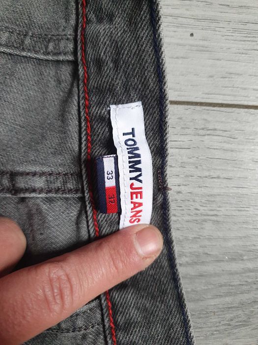 Blugi TOMMY HILFIGER "Mom Jean" - Marime W33 L32 (Talie 88 cm)