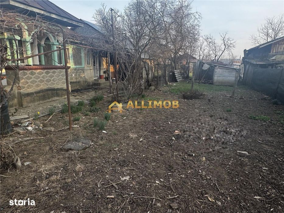 Casa batraneasca si teren 758 mp in Negoiesti.