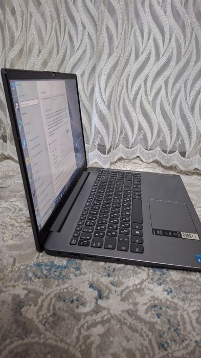 Продаю ноутбук lenovo