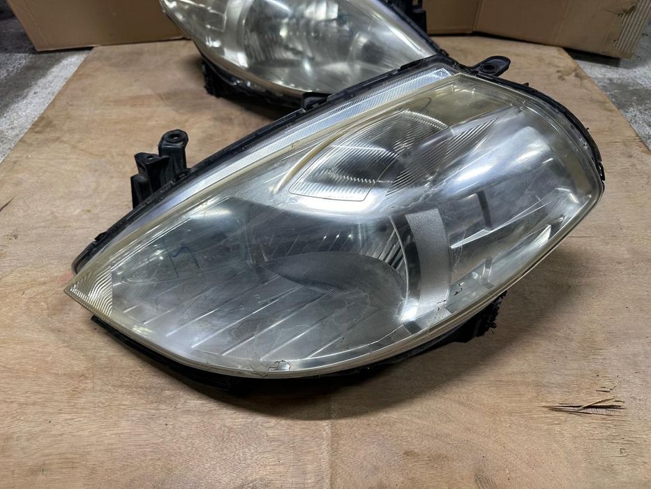 Передние фары Nissan Tiida C11