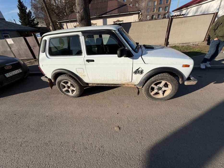 Продам ниву 21214
