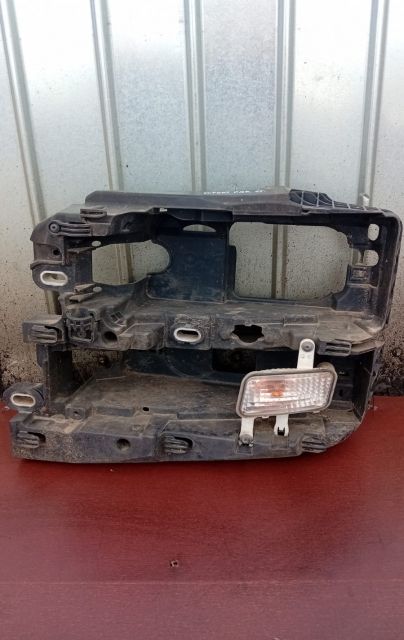 Suport far stanga  Semnalizare stanga  81253206121 / 814165727 MAN TG