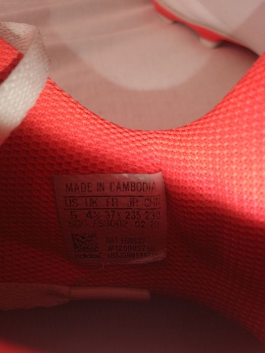 Детски бутонки Адидас Predator номер 37/1/3 като нови.