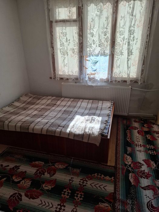 Къща с двор за продажба в с. Светля, Община Ковачевци.