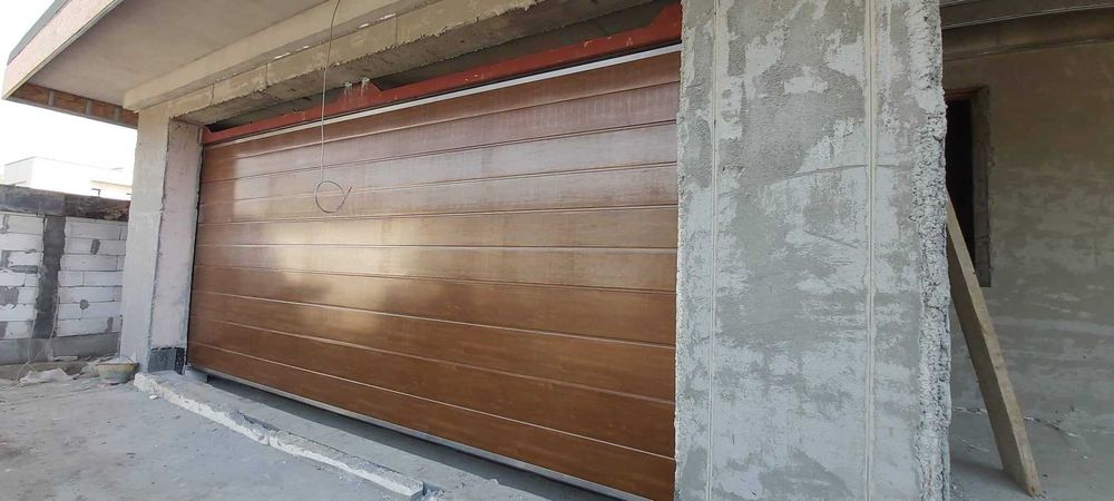 Vand Usa sectionala de garaj cu izolatie 2750L/2000 NUC sau Stejar Auriu