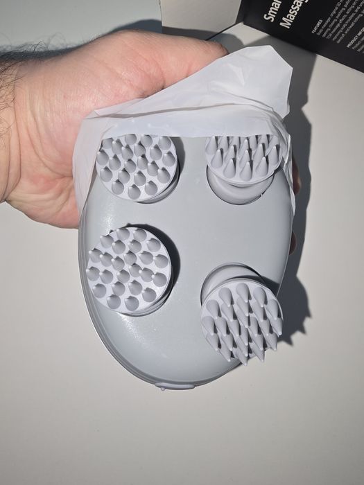 Aparat de masaj pentru scalp