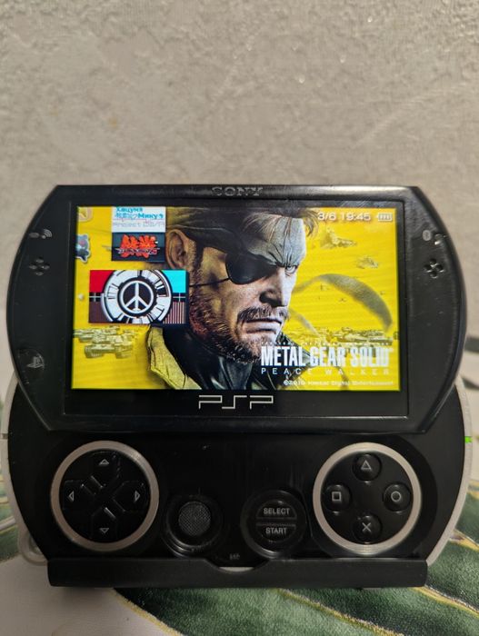 Psp go, с чехлом и шнуром