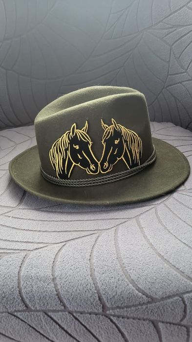 Vând palarie noua adusa din Germania  marime universala