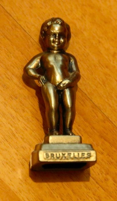 Продавам колекция от дървени и пр. фигурки от различни страни