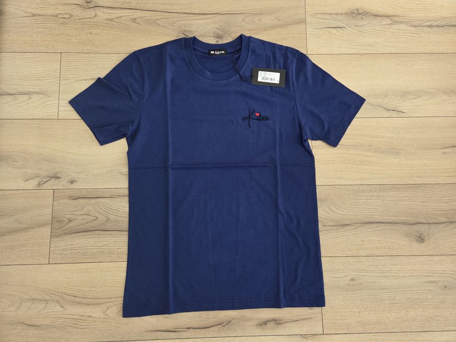 Tricou model Kiton cu logo brodat