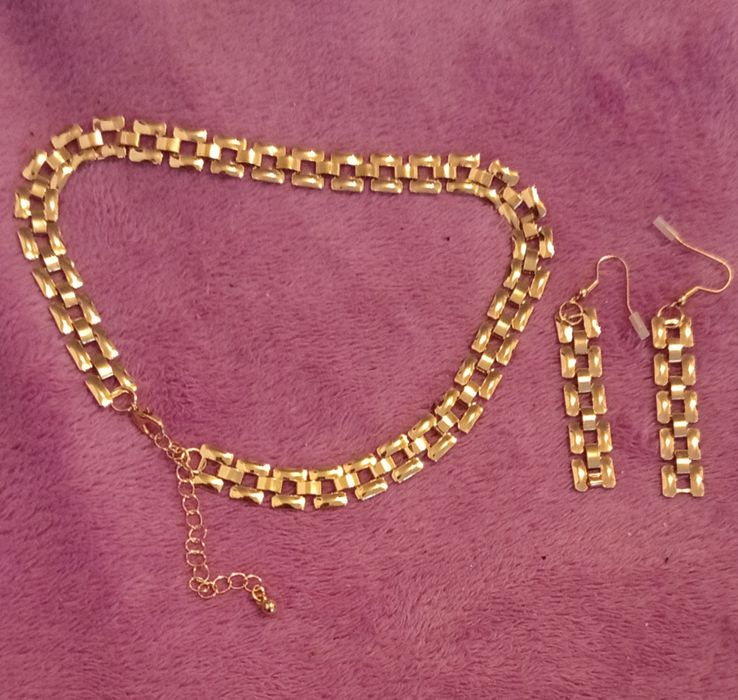 Colier și cercei auriu mari