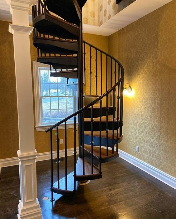 Scări Spirală interioare și exterioare