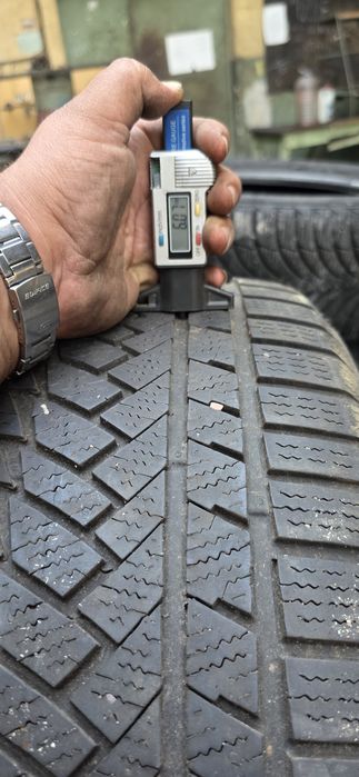 Гуми 4бр 235/55/17 - 1бр  - 35 евро