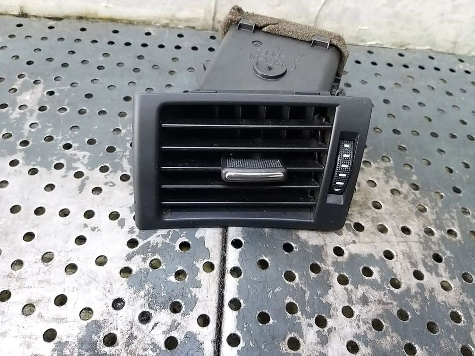 Grila ventilatie bord stanga audi a4 b7 8e 8e0820901f