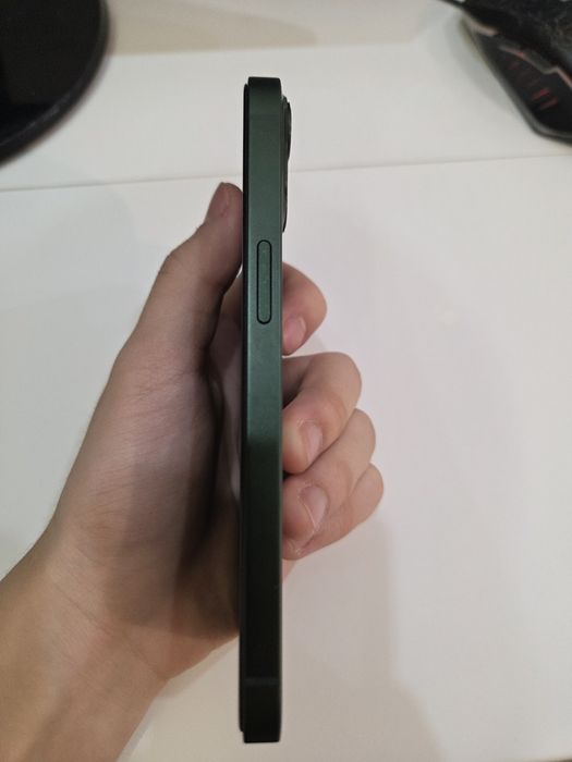 iPhone 13 в хорошем состоянии