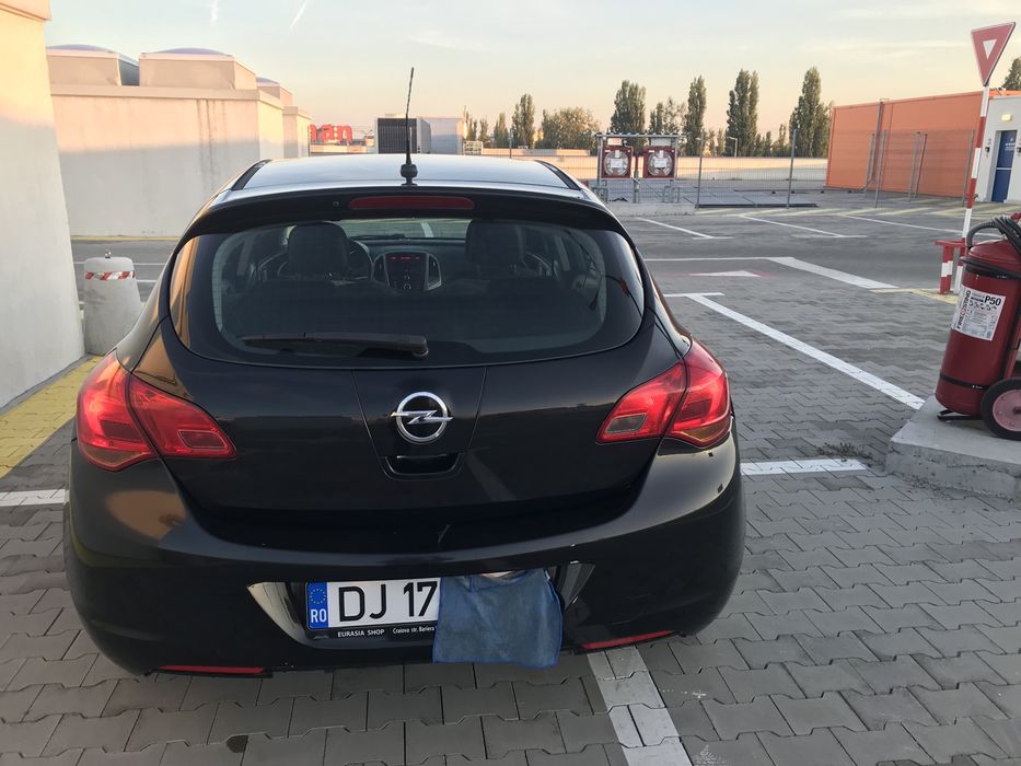 Opel Astra J an fabricatie 2011 cu GPL