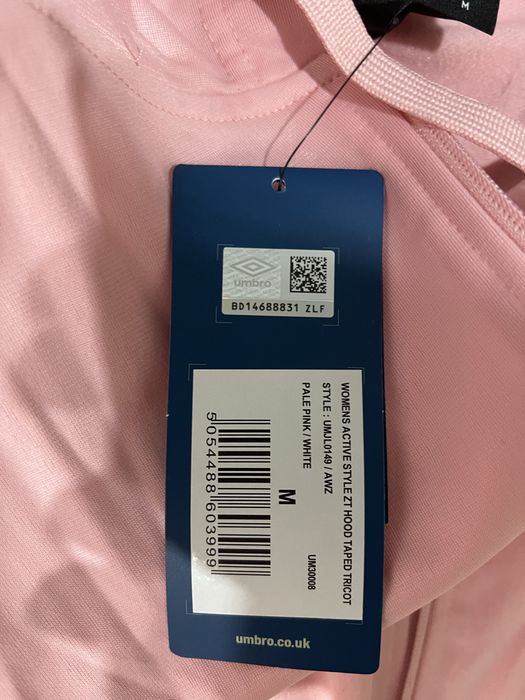 Продам костюмы спортивные