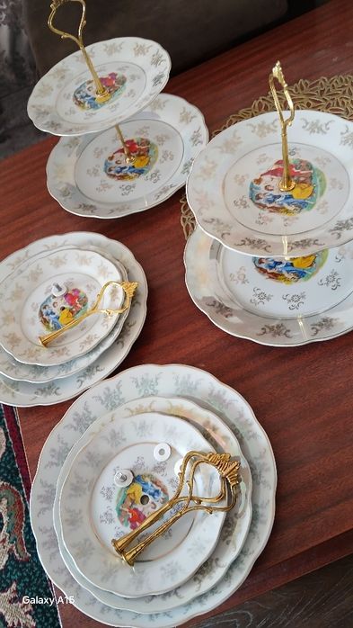 Продам сервиз чашки 6 шт с чайником, вазы- этажерки