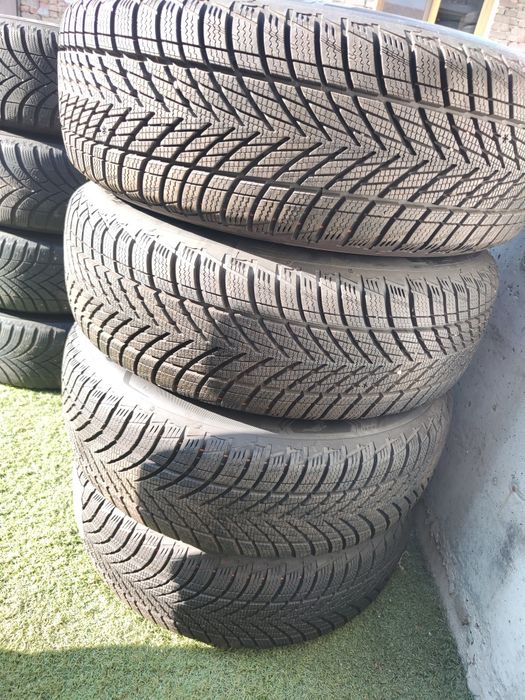 4 бр зимни 215/60/16 Goodyear Дот 25г
